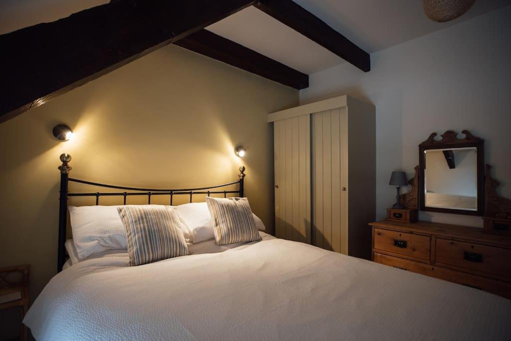 Barn Cottage - Family-Friendly Cottage With Heated Indoor Pool Хаверфордуэст Экстерьер фото